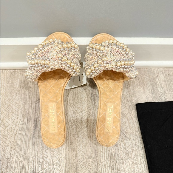 CHANEL Pearl and Beige Slip-On Kitten Heel Sandals EUC - Picture 5 of 14